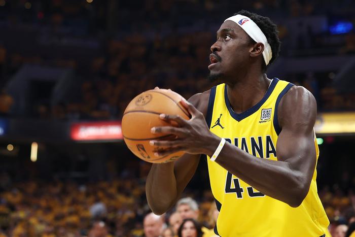 关于西亚卡姆官方宣布出色发挥新规，曼联引发争议！的信息